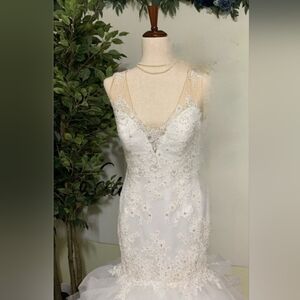 Elegant Ivory/Nude Lace Wedding Dress